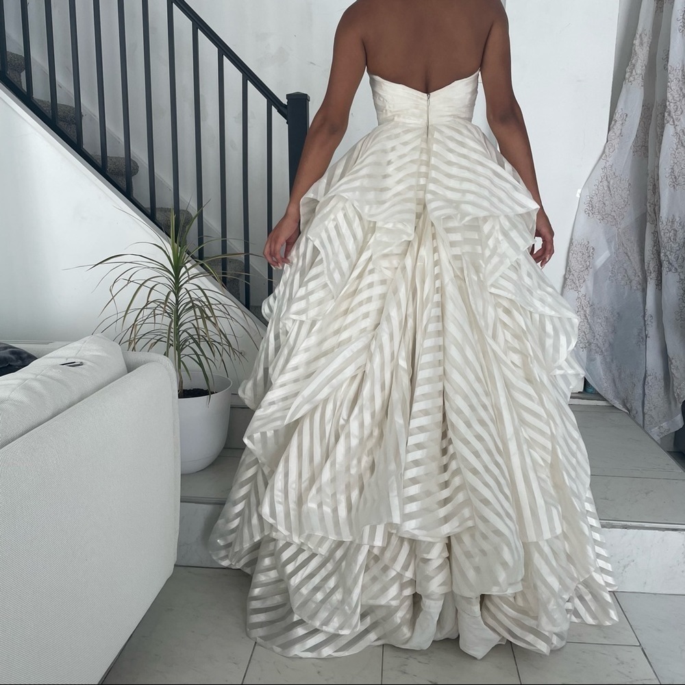 Hayley Paige Guindon Wedding Dress 2 of 2 posts - Picture 8 of 14